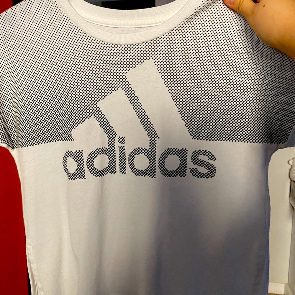 Im selling a Adidas shirt